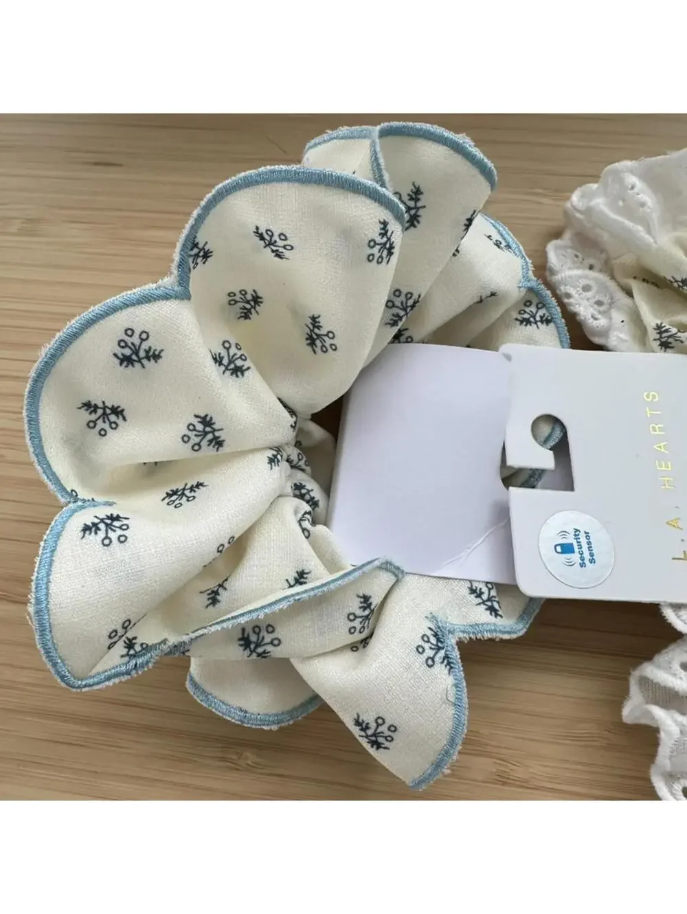 Pacsun Set of 2 Ditsy Floral Eyelet Hair Scrunchie NWT Cream Blue